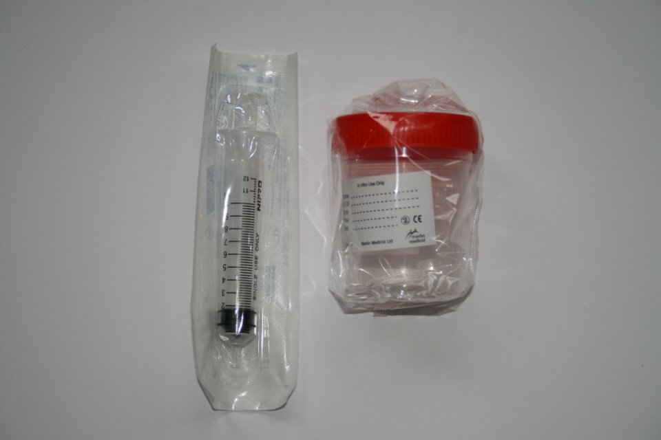 Single home insemination kit featuring 1 specimen cup and 1 syringe